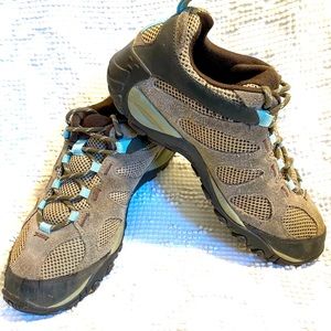 Women’s Merrell Hiking Shoes, Size 8 AirCushion Heel , Like New